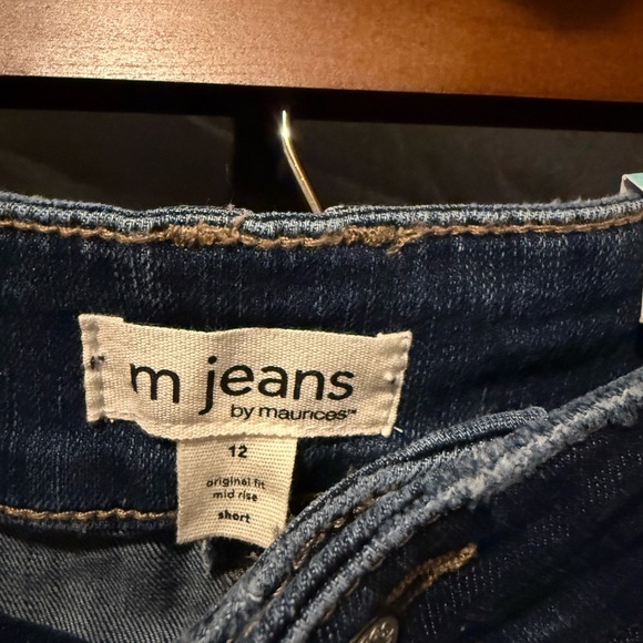 M jeans by Maurices Women’s size 12 Classic Midrise 5” Denim Blue Stretch Shorts - Picture 5 of 5